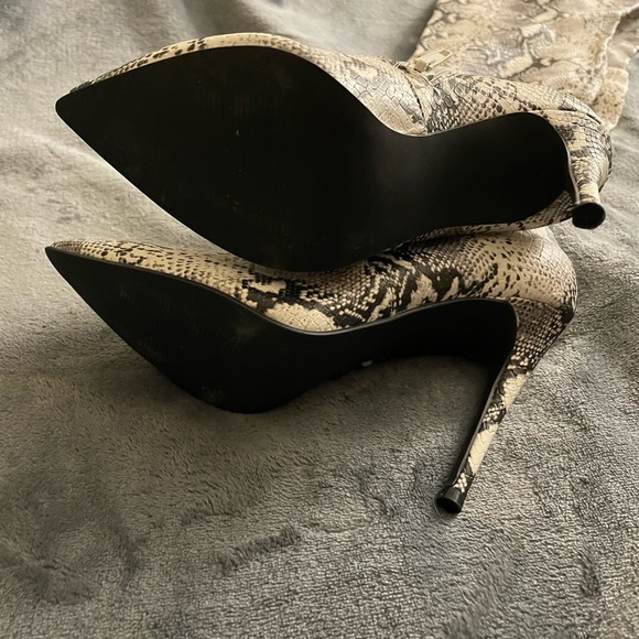 Steve Madden snake skin Dominique boot - Picture 5 of 5